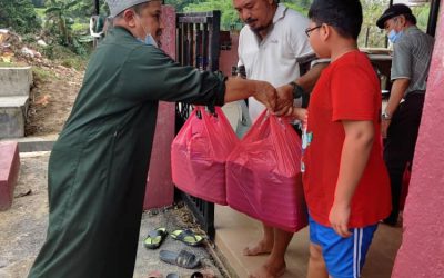 Sumbangan banjir ke Kampung Batu 3.